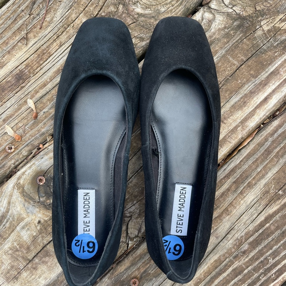 Steve Madden Black Suede Flats